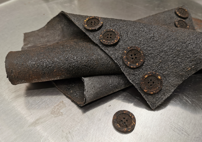 Seaweed leather with buttons