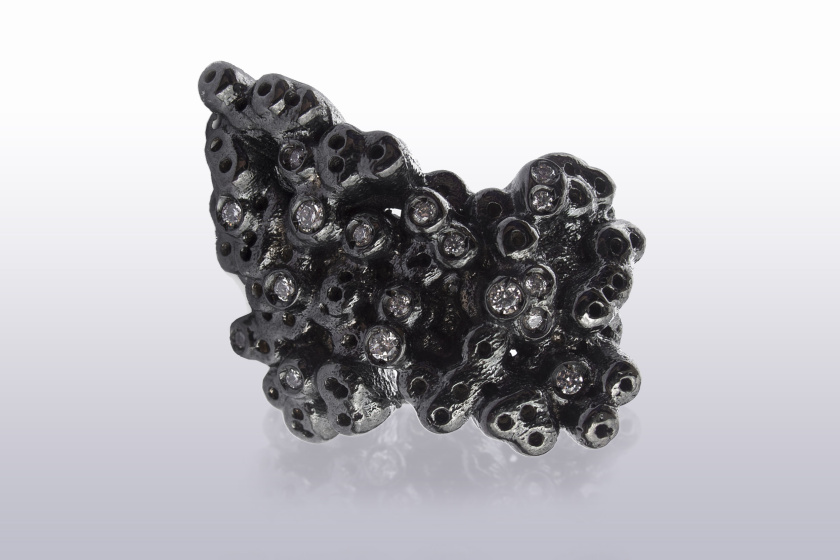 Aiolochroia ring  |  Black silver and cristalls|  Nina Songhori Design