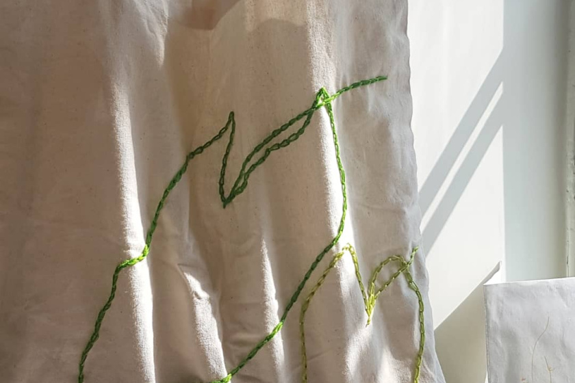 hand embroidered totebags with inspiration from nature by @w__ease