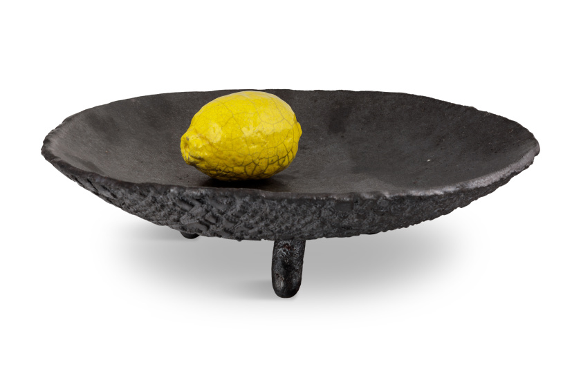 Ceramic dish in black-bitte källberg-lillaskane